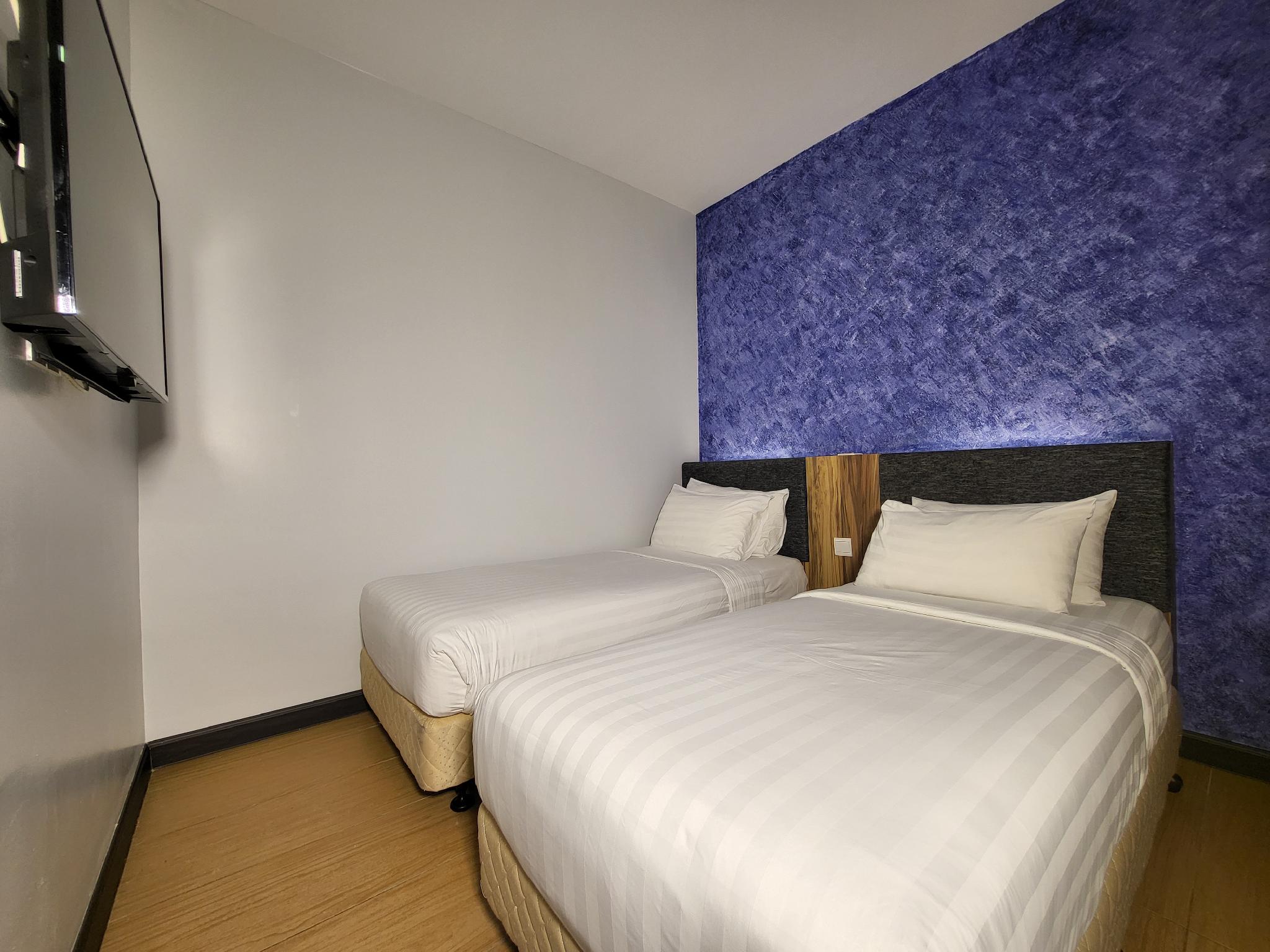 Superior, Twin Beds, No Window