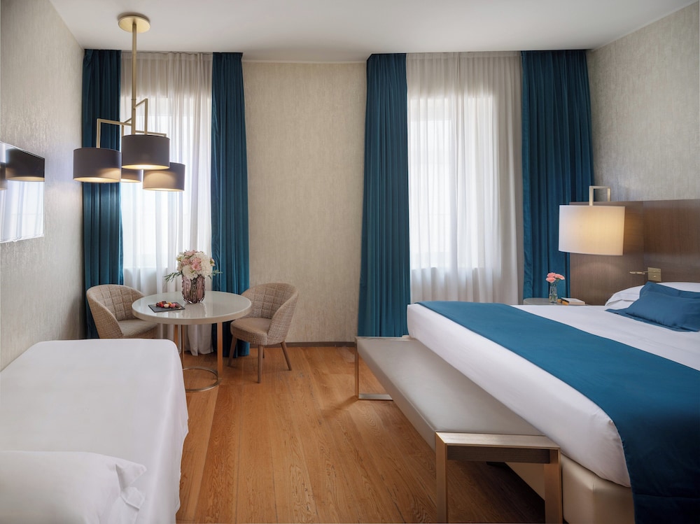 غرفة عائلية ثلاثية بثلاثة أسرّة، Rosa Grand Milano Starhotels Collezione 5/6