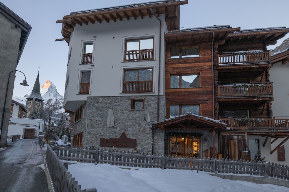 Matterhorn Lodge Hotel and Appartements 4/50