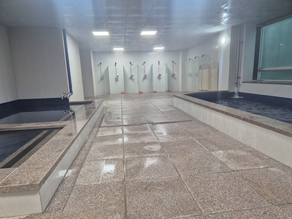 Gwang Jang Hotel 27/38