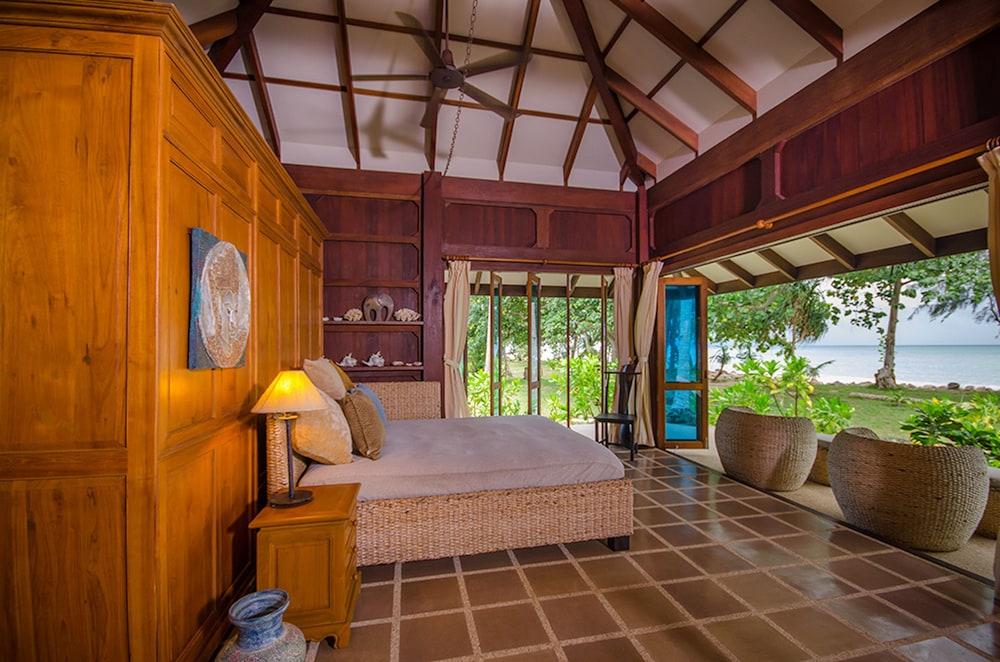 2 Bedrooms, Exclusive, Villa, 2 Double Beds, Beach Front, Sea View