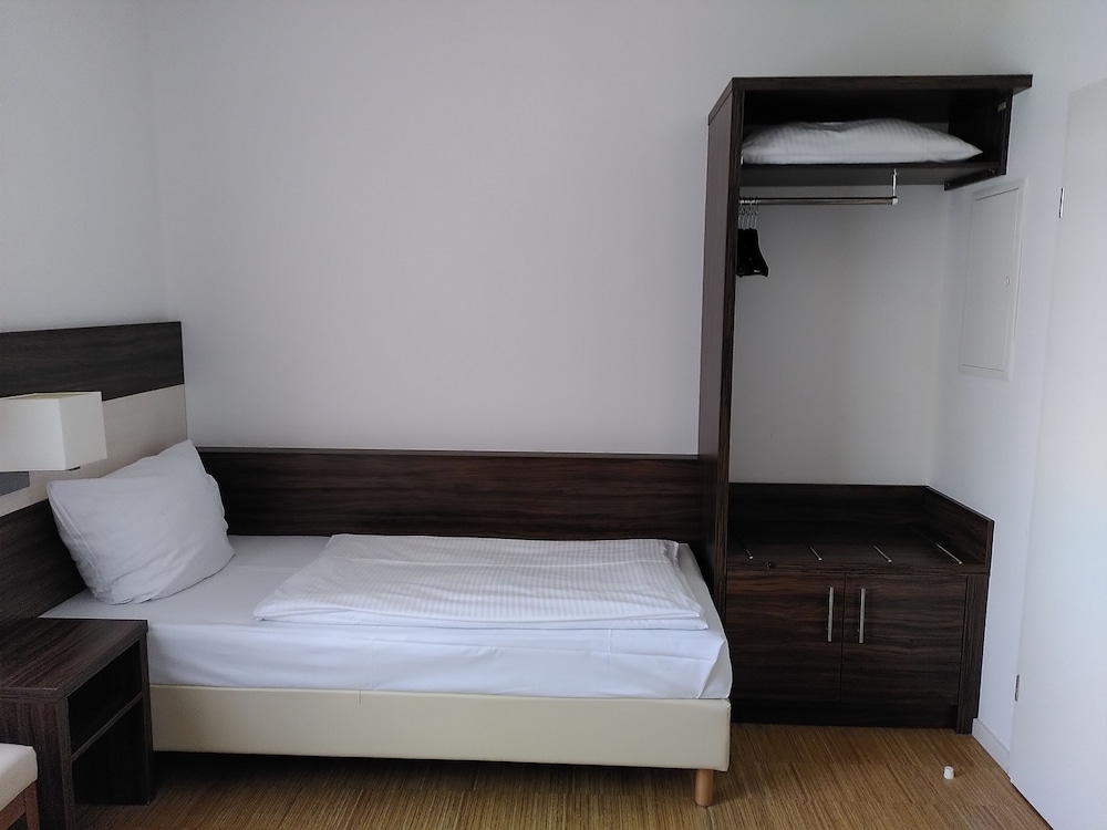 Standard, Single, Single Bed
