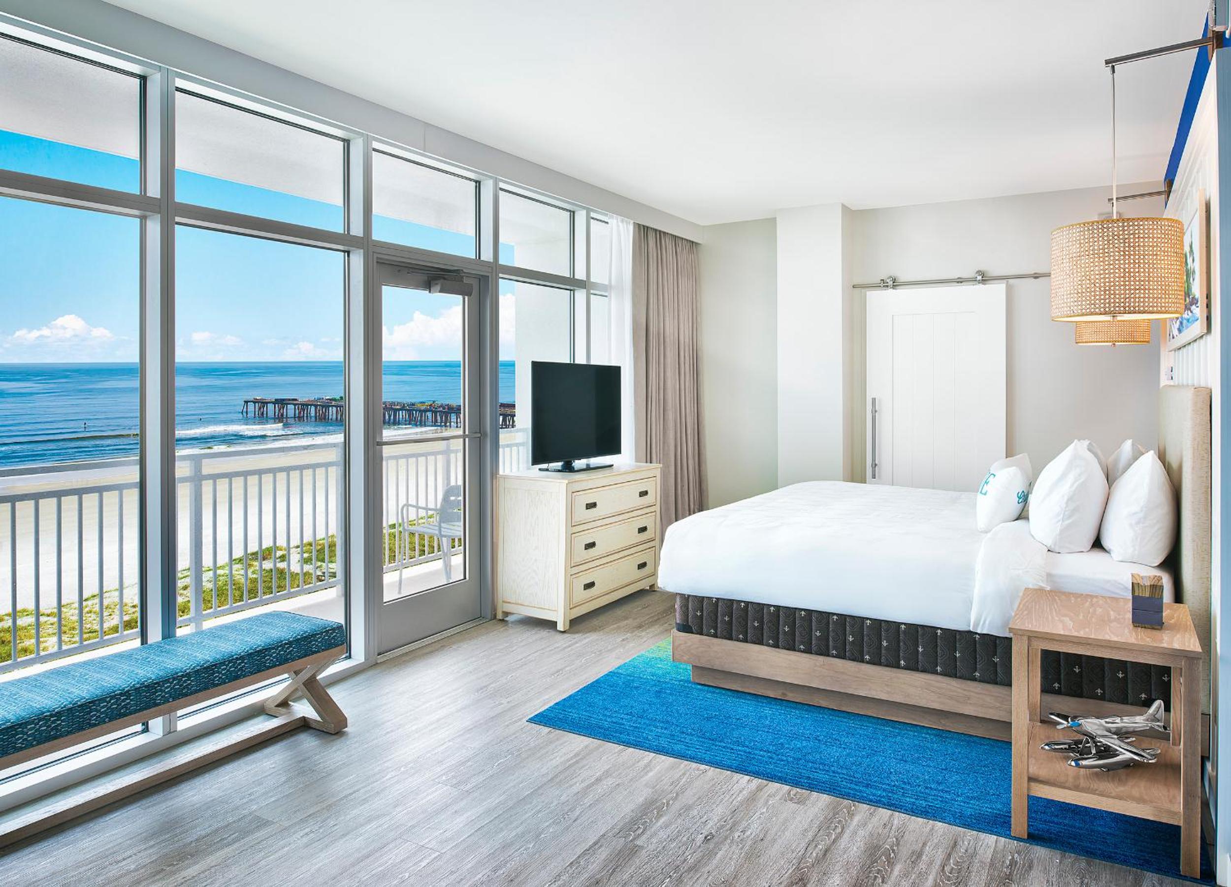 Suite, King Bed, Ocean Front, Sofa, Accessible