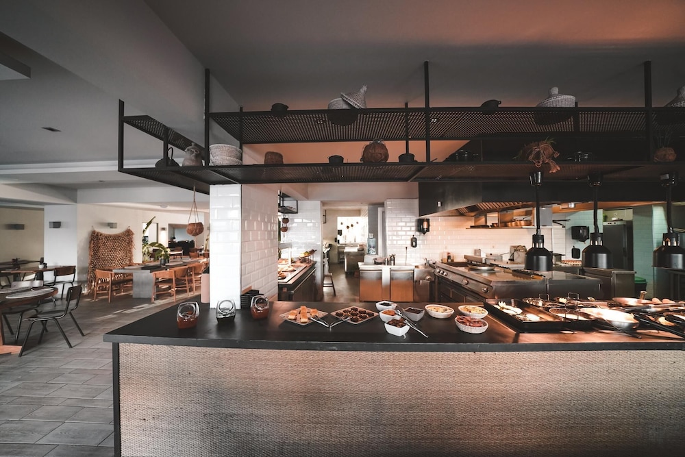 More Meni Residence and Suites 10/50