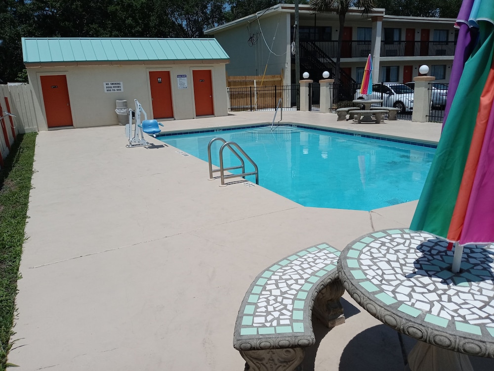 Hole Inn the Wall Hotel - Sunset Plaza - Fort Walton Beach 46/50