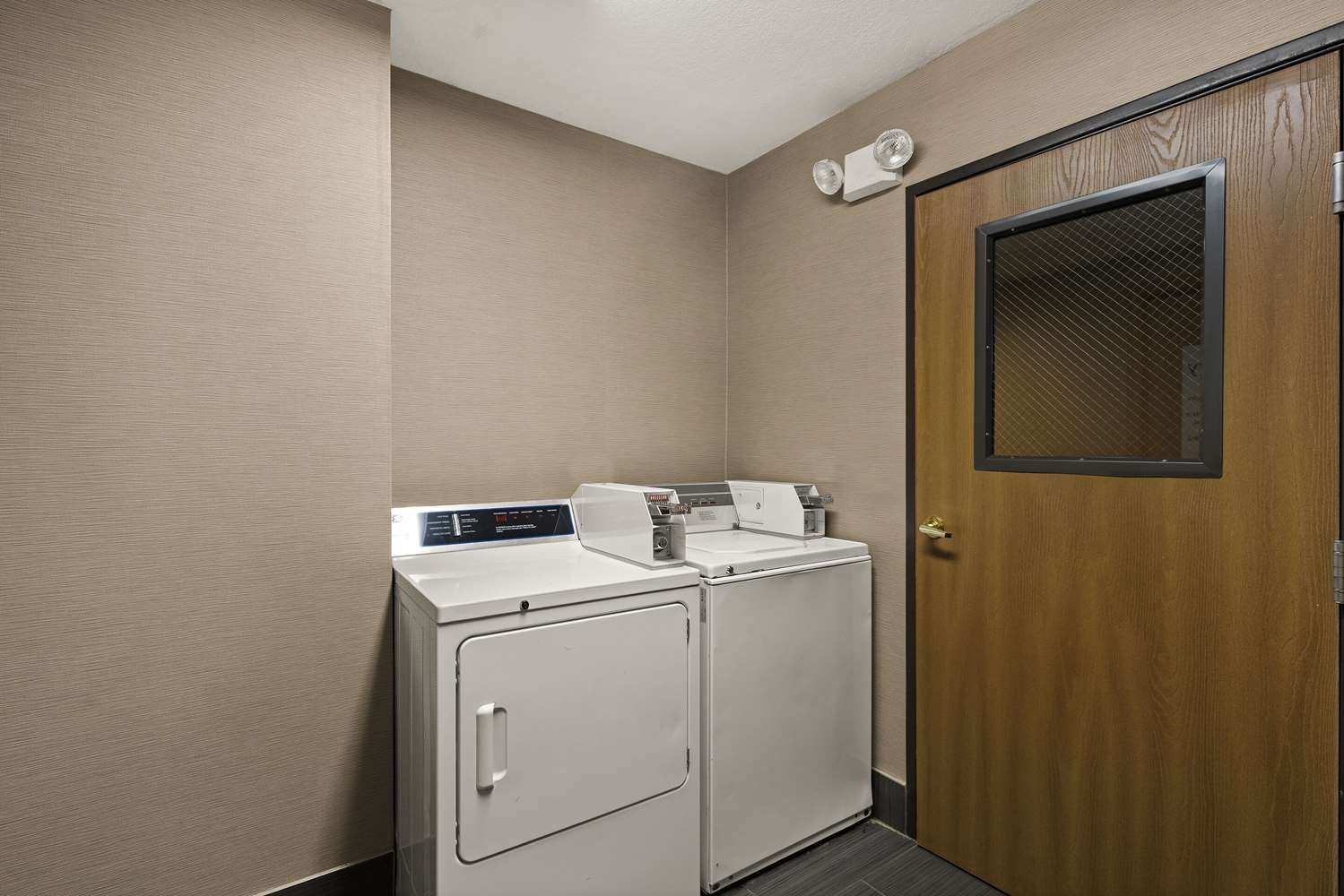 Comfort Inn Huntington Near University 13/18