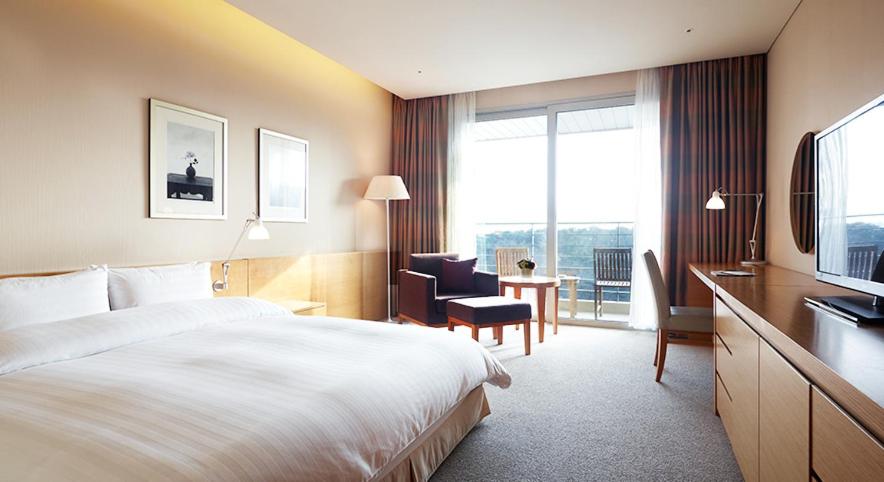 Deluxe, King Bed