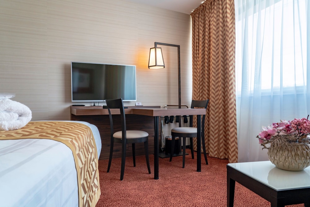 Nash Suites Hotel 17/38