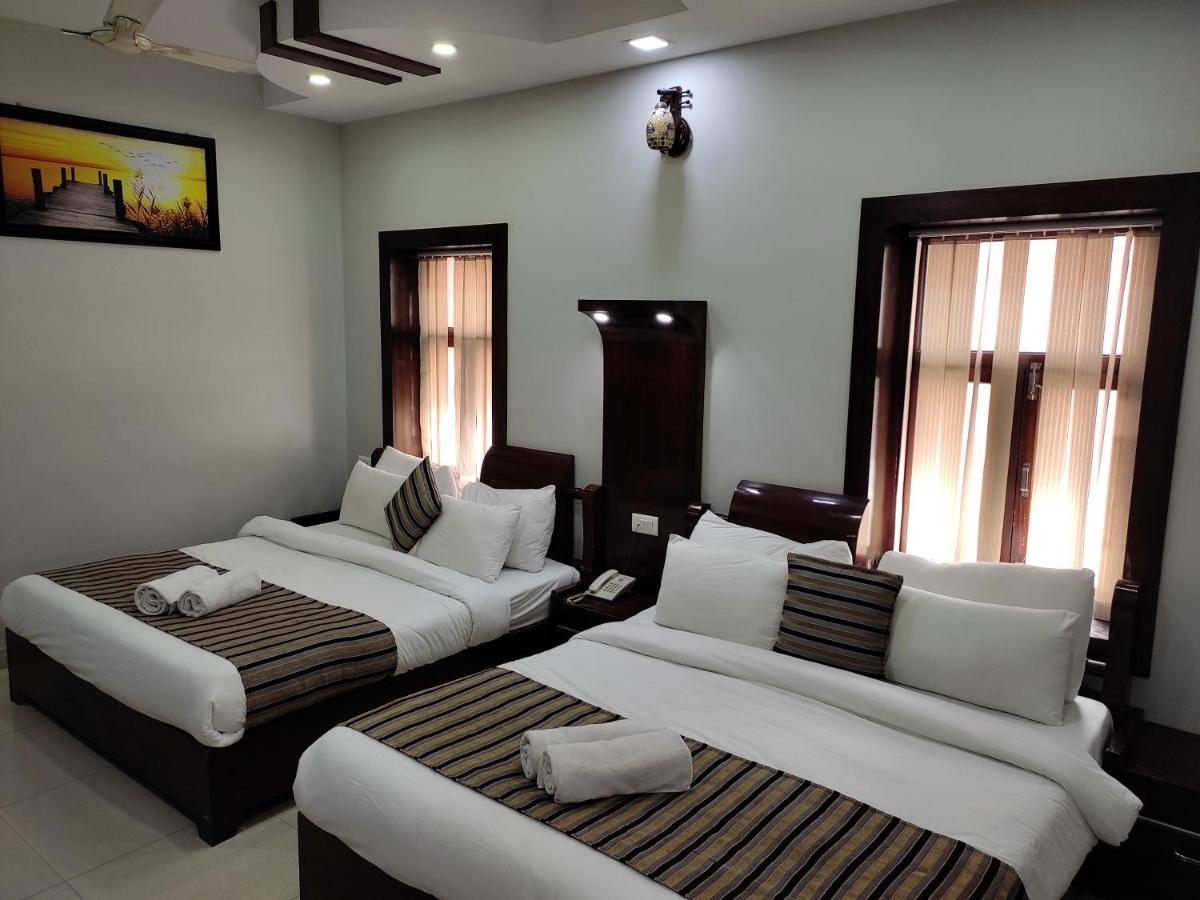 HOTEL KRISHNA JI 32/67