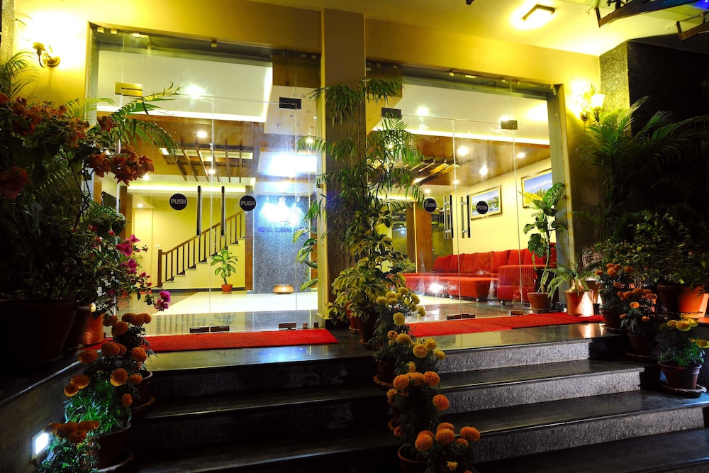 Hotel Queens Park in POKHARA