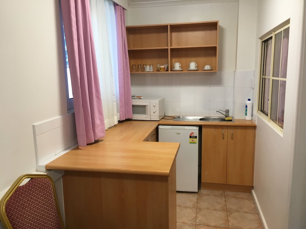 Edgecliff Lodge Motel 30/67