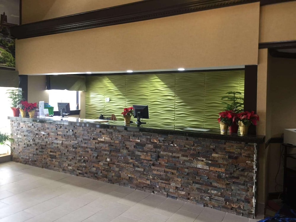 Baymont By Wyndham Knoxville I-75 8/45