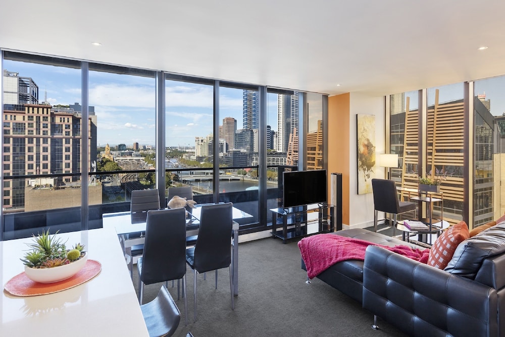 Aura On Flinders Serviced Apartment 51/78