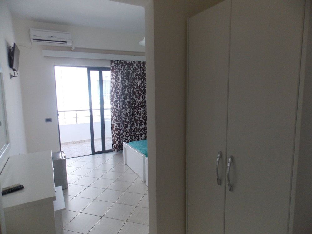 Hotel Kompleks Joni 50/50