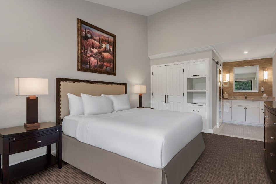 1 Bedroom, Suite, King Bed, Golf Course View