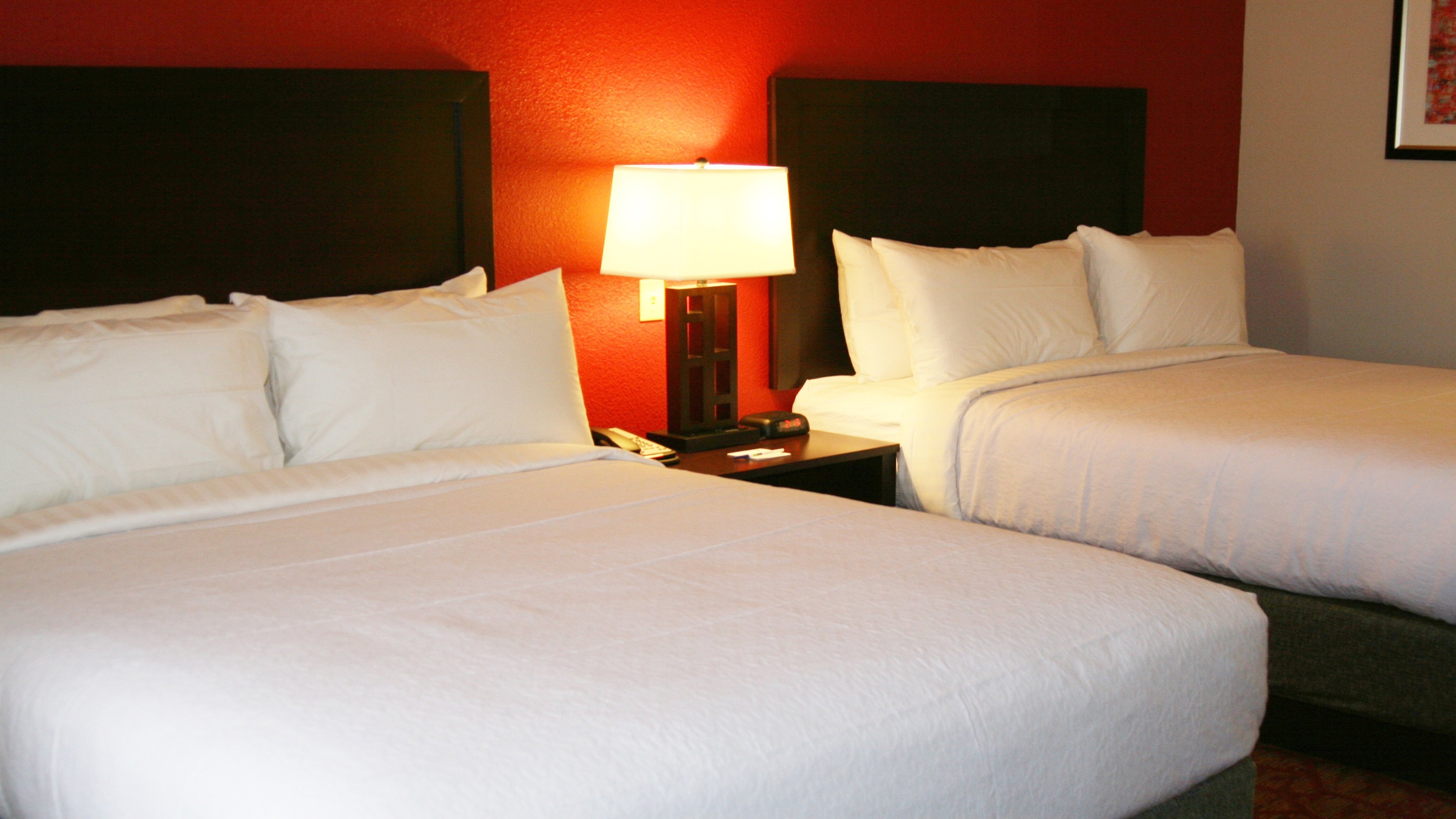 HOLIDAY INN GUIN 23/65