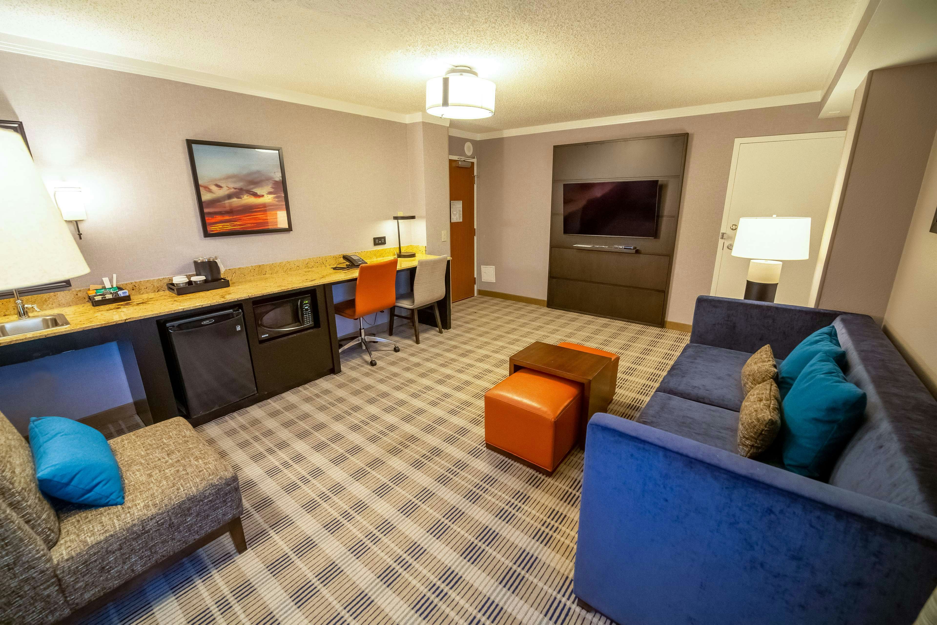 Embassy Suites by Hilton Kansas City Overland Park 32/50