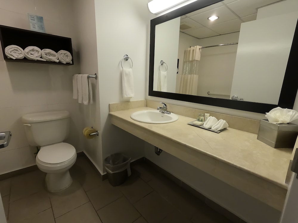 Costa Bahia Hotel and Convention Center 40/41