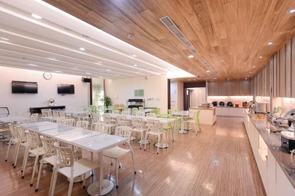 Kiwi Express Hotel - Kaohsiung Station 24/28