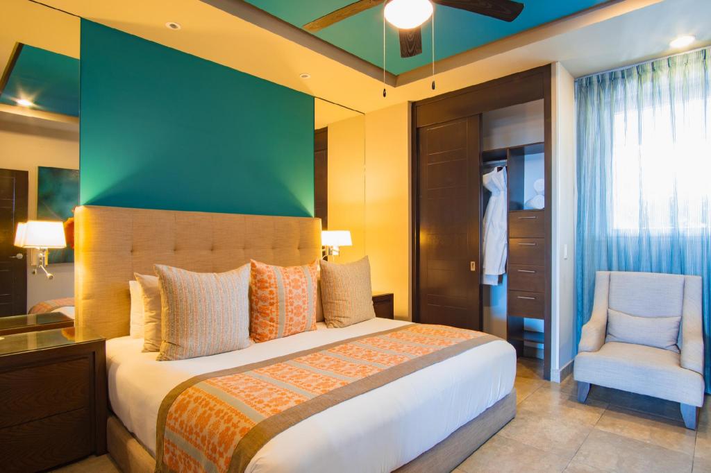 Suite, 2 King Beds, 2 Bathrooms, Balcony