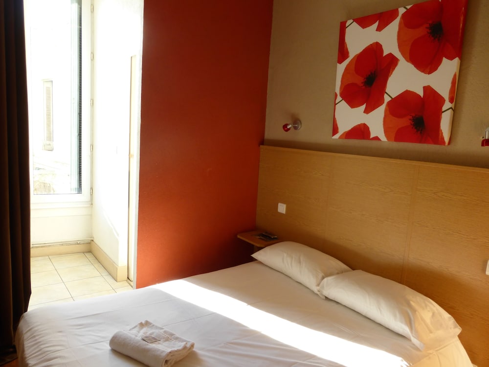 Abalone Hotel 8/46