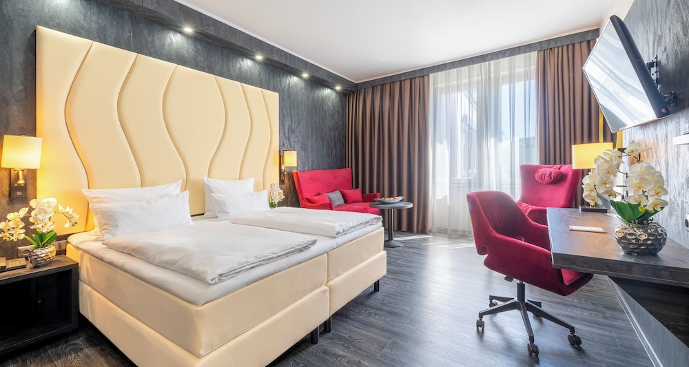 Standard, King Bed, Lake Side