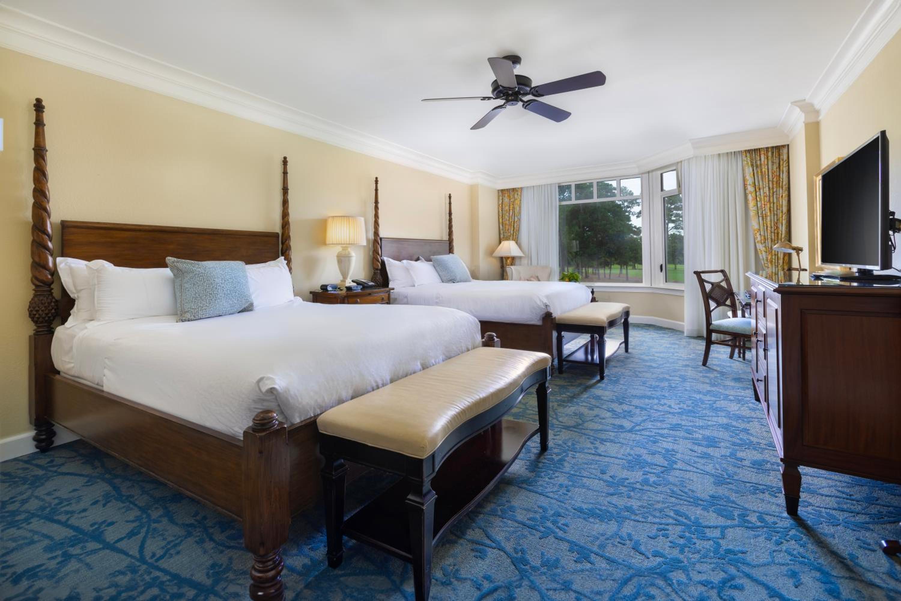 Room, Queen Bed, Golf Course View