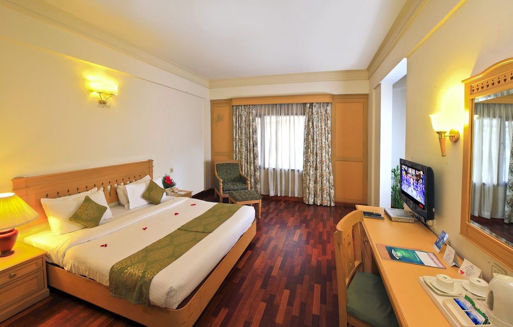 SUITE, KING BED