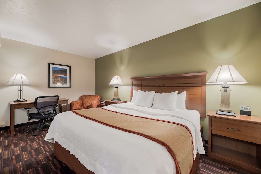 Town & Country Inn 12/50