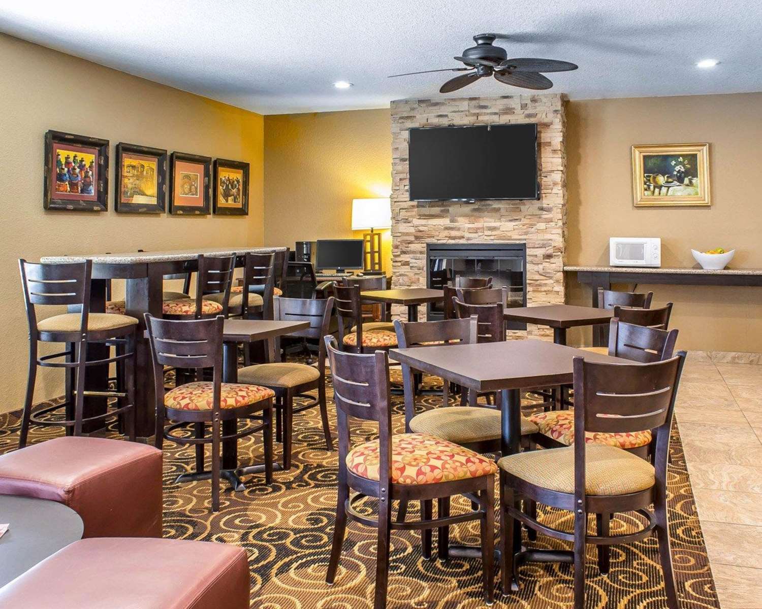 Rodeway Inn & Suites near Okoboji Lake 27/35
