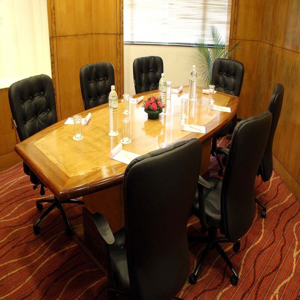 Gokulam Park Inn 43/57