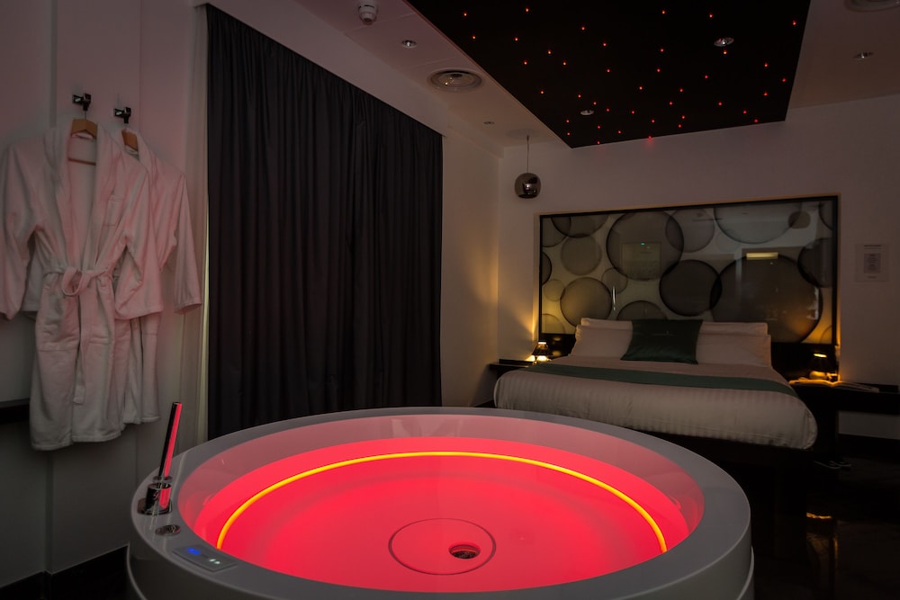 JC Contemporary Hotel 24/50