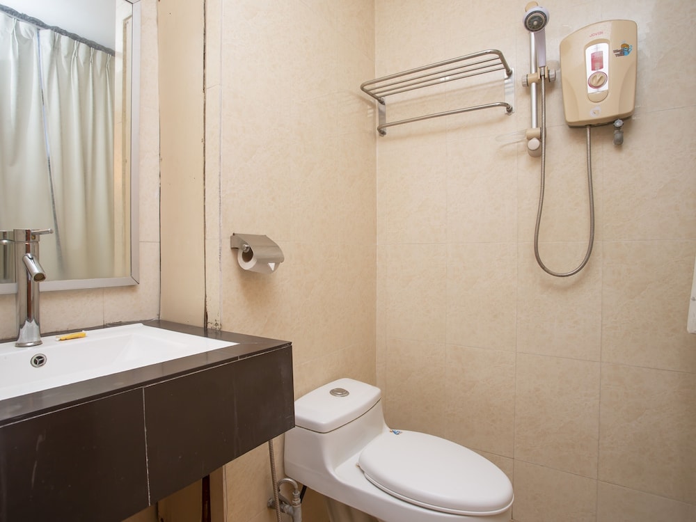 OYO 89619 De Choice Hotel 22/23