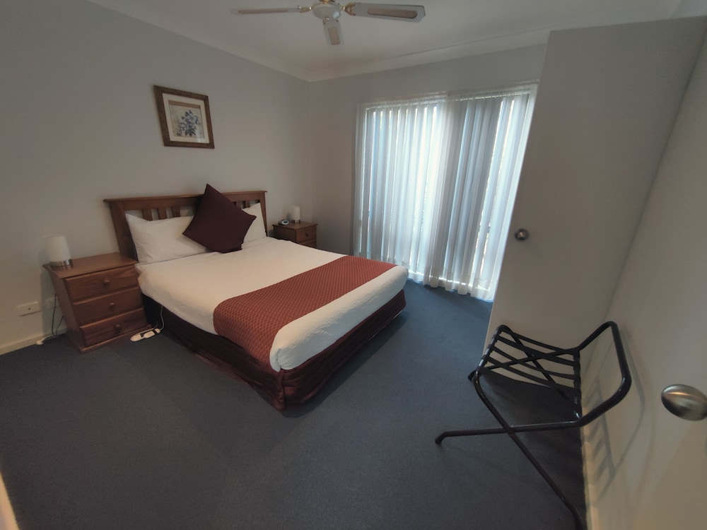 Belvoir Village Motel Apartments 15/57
