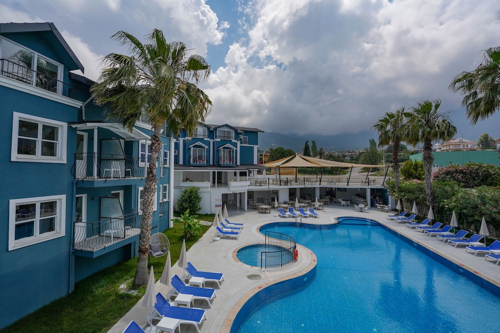 Blue Pearl Hotel 24/26