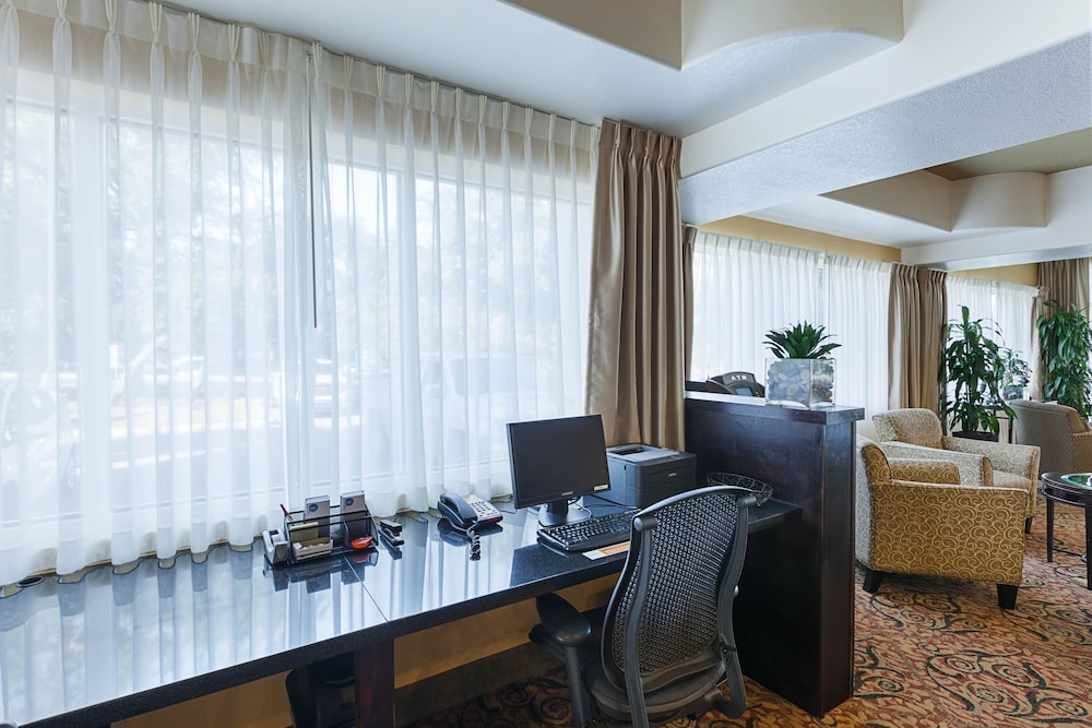 Comfort Suites Medical Center Near Six Flags 42/44