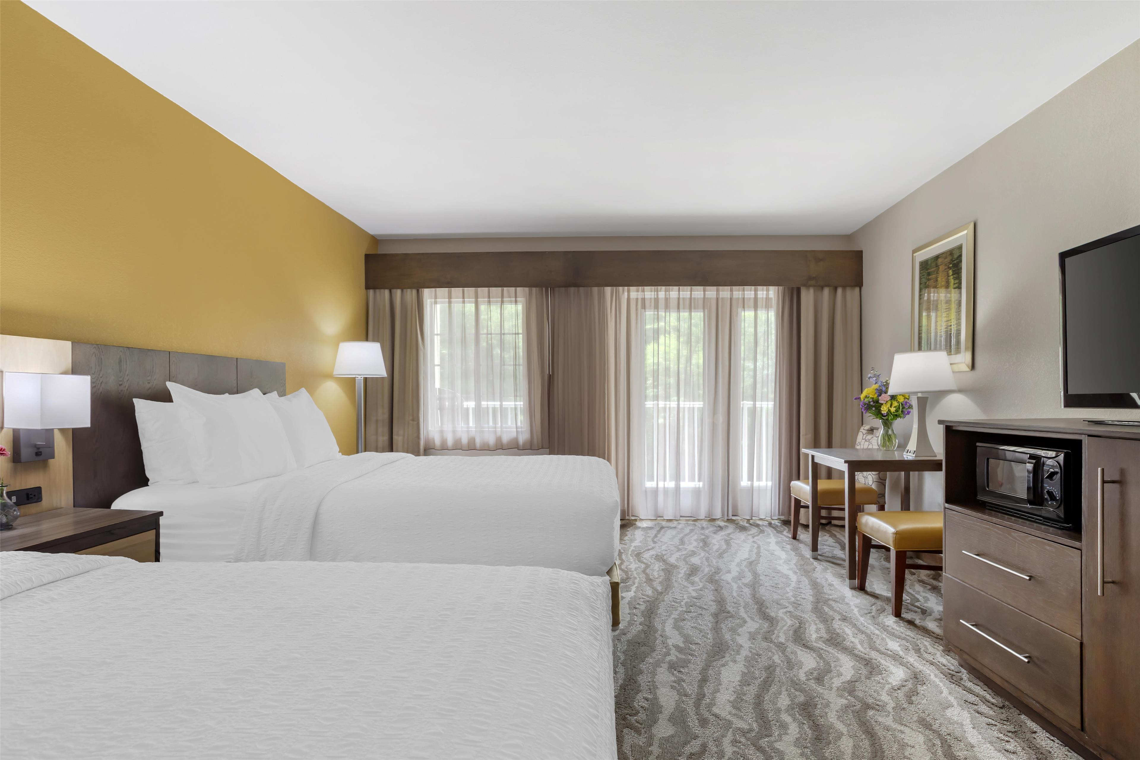 Suite, 2 Queen Beds, with View, Balcony