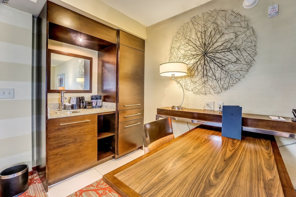 Embassy Suites Atlanta Kennesaw Town Center 7/61