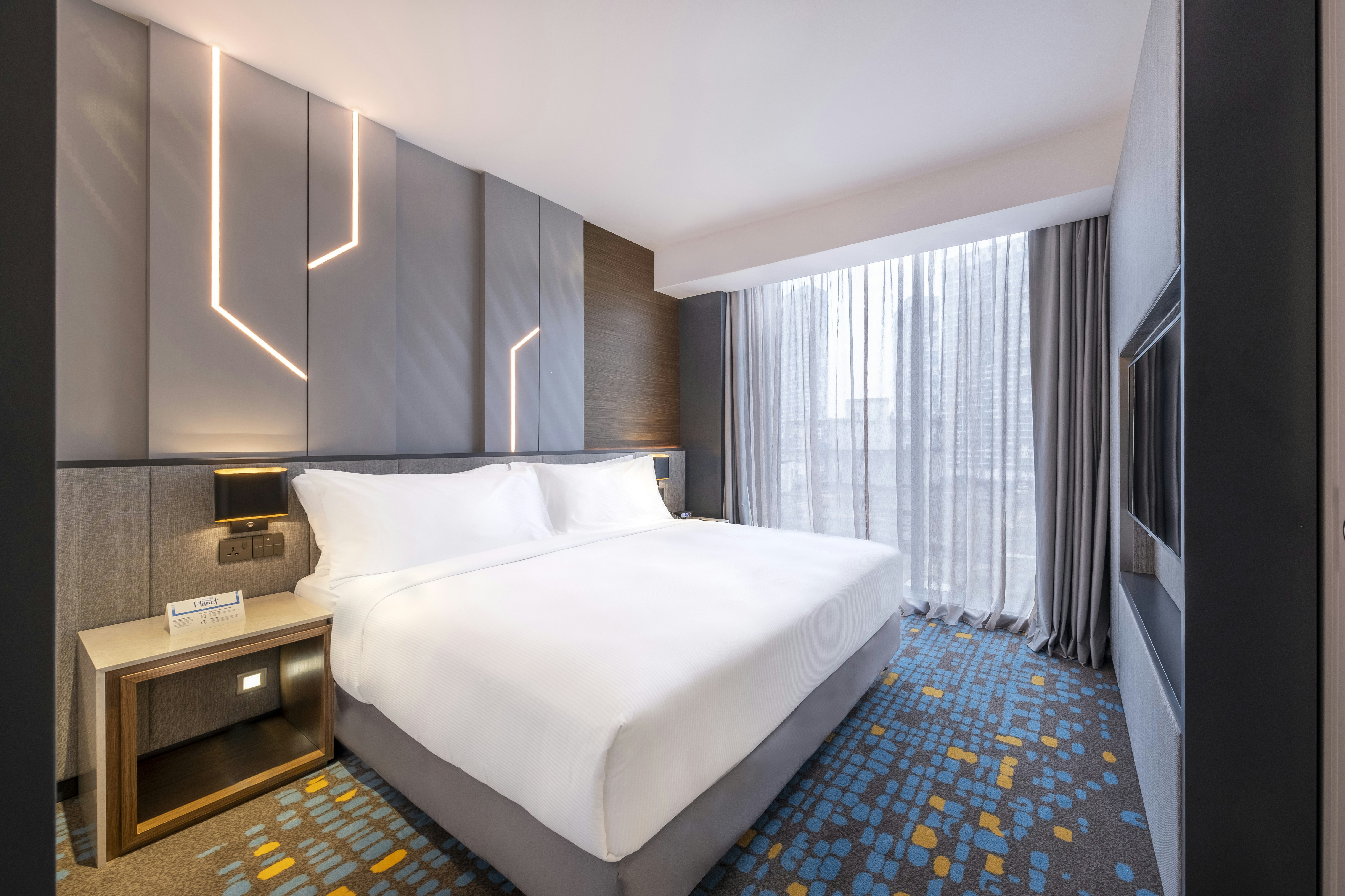 PREMIUM, SUITE, KING BED
