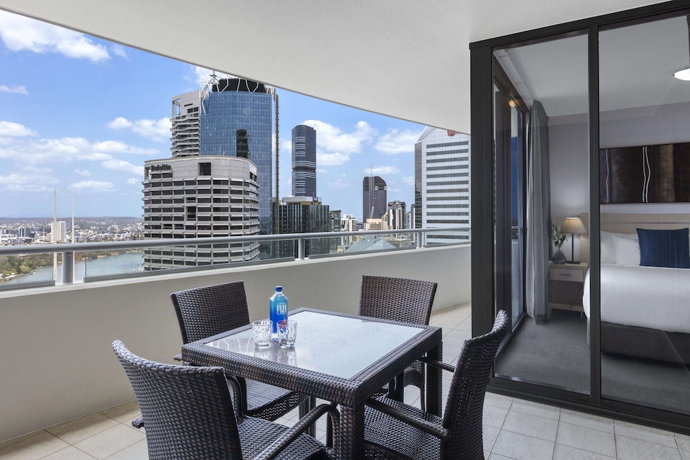 Oaks Brisbane Aurora Suites 59/74