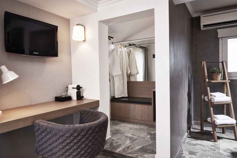 ANTIGONI BEACH HOTEL 35/85