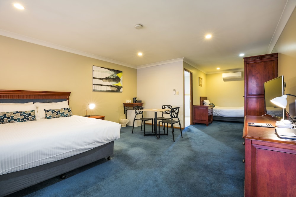 Nightcap at Federal Hotel Toowoomba 23/62