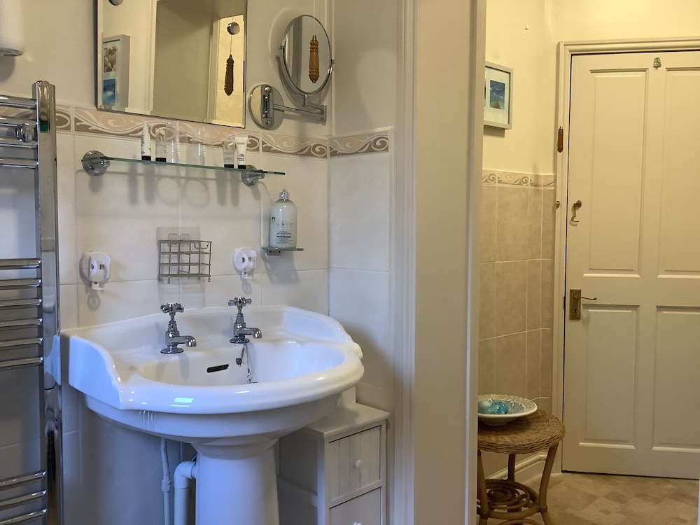 Eden's Rest Bed & Breakfast 35/36