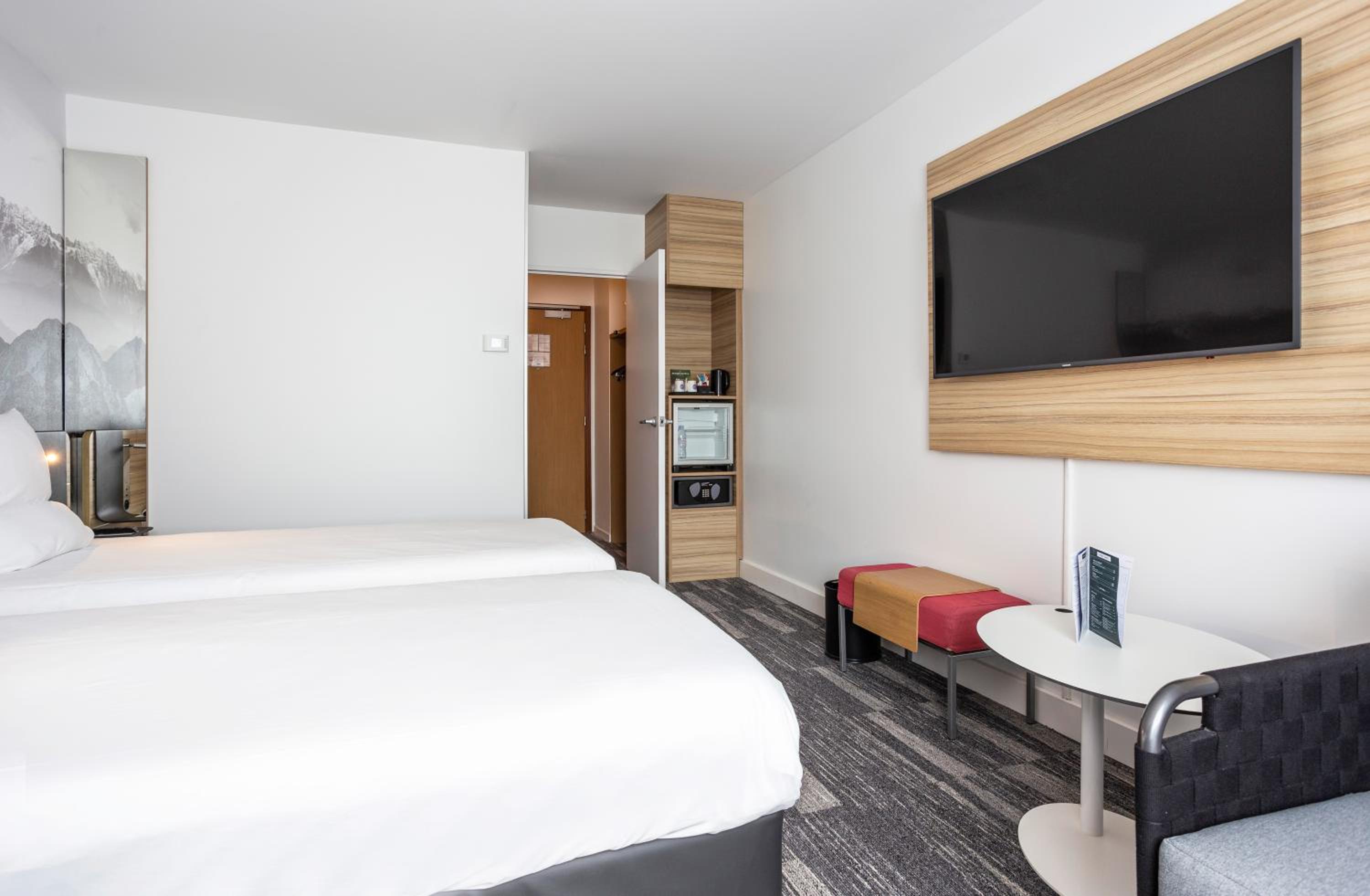 غرفة سوبيريور بسريرين منفصلين مع أريكة، Novotel Annecy Centre 3/6