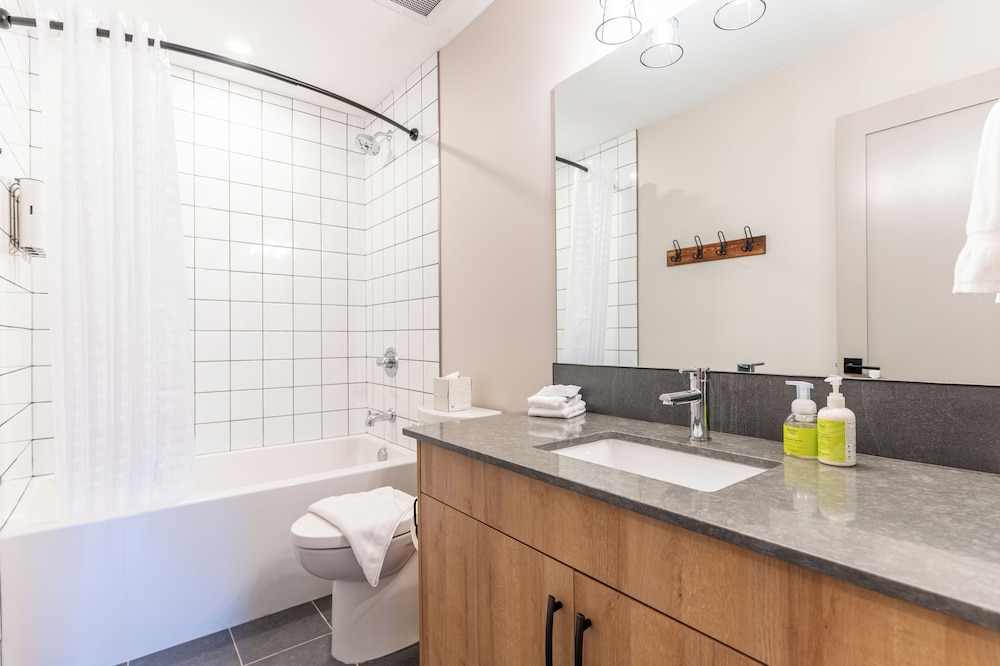 Basecamp Suites Revelstoke 46/50