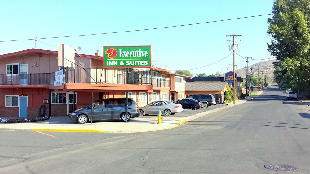 Executive Inn & Suites 1/33