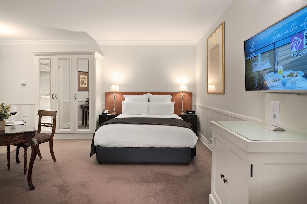 Grand, Deluxe, Queen Bed, Valley View