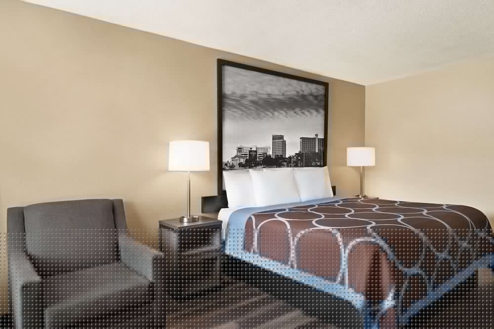 Super 8 By Wyndham Gulfport Near Biloxi 20/57