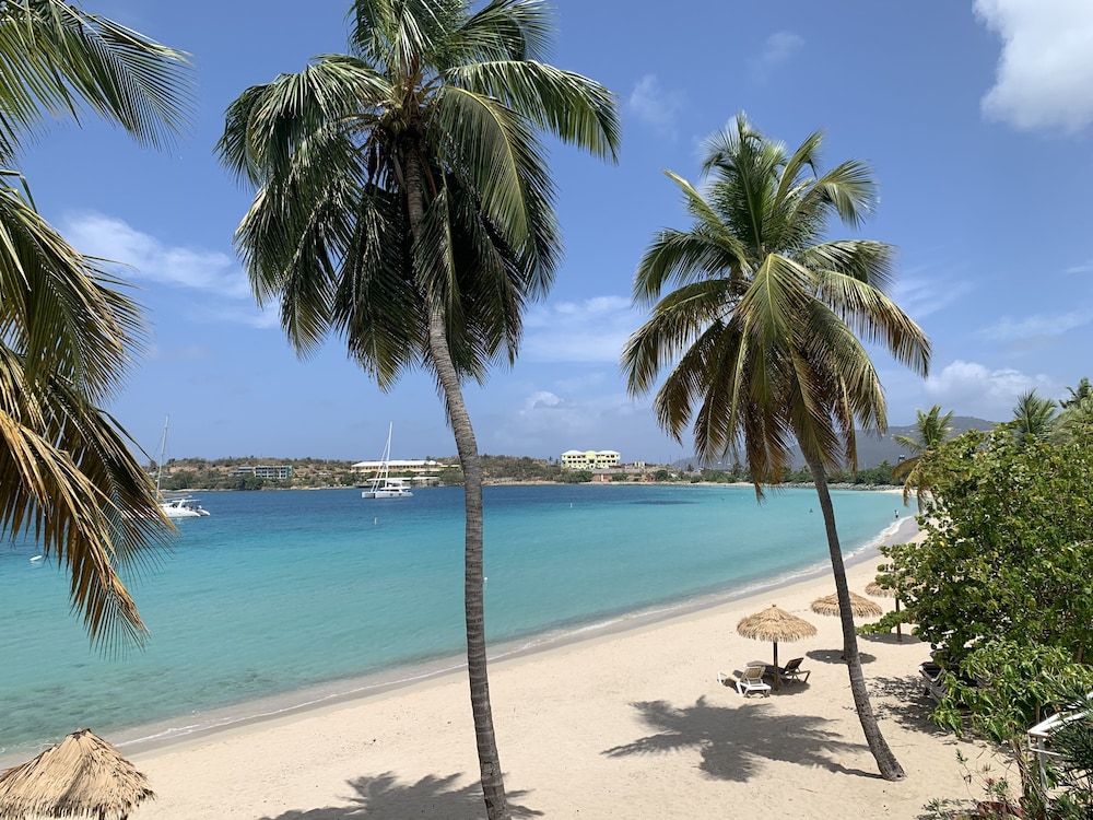 Emerald Beach Resort 66/74