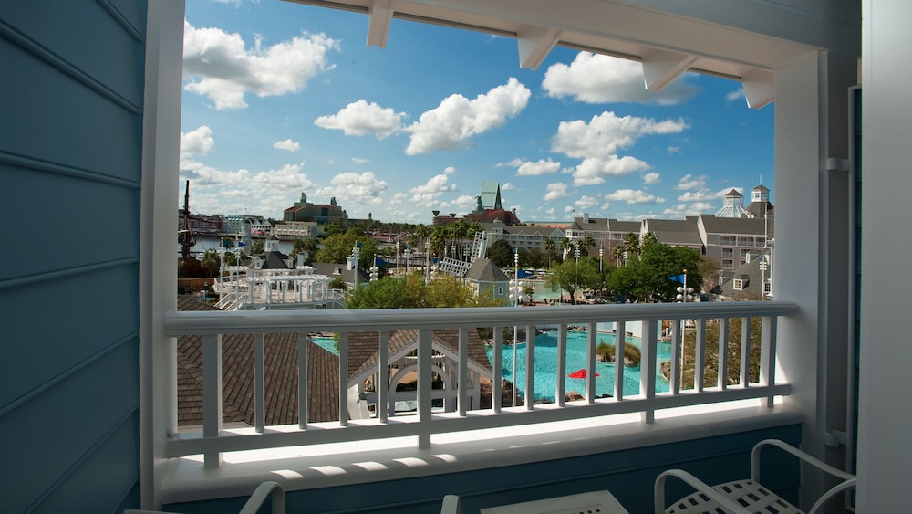 Disneys Yacht Club Resort 5/50